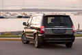 2011-Chrysler-Town-and-Country-8.JPG