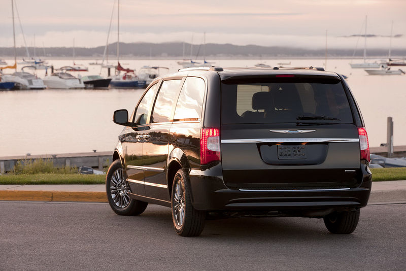 File:2011-Chrysler-Town-and-Country-8.JPG