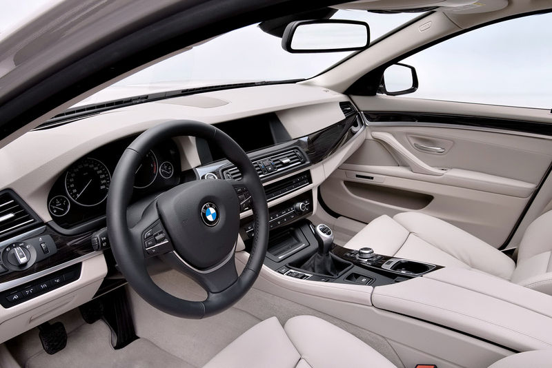 File:2011-BMW-5-Series-Touring-47.jpg