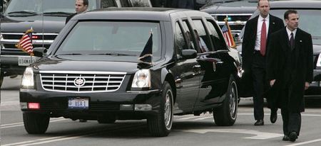 Cadillac dts presidential limousine 2005 01.jpg