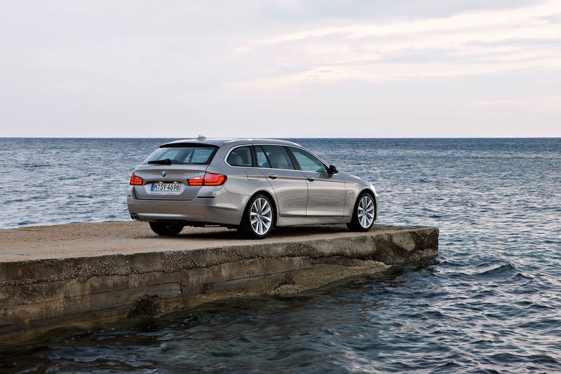File:2011-BMW-5-Series-Touring-54.jpg