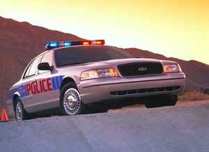 2003 Ford Crown Victoria Police Interceptor.jpg