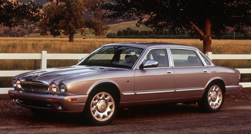 File:2002 Jaguar XJ Super V8.jpg