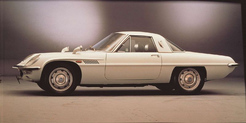 File:Mazda Cosmo 110S 1967 White Profile 2.jpg