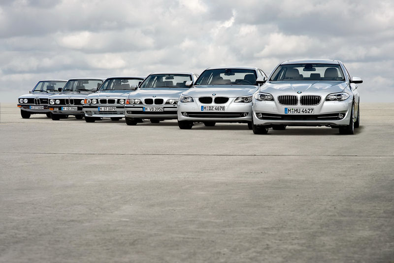File:2011-BMW-5-Series-73.jpg