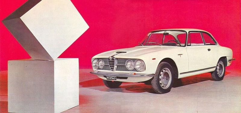 File:Alfa Romeo 2600 1962 FrontSide.jpg