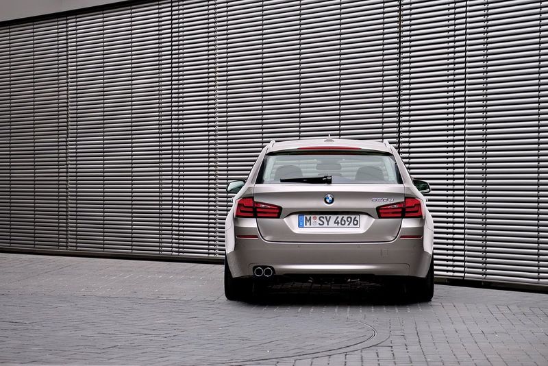 File:2011-BMW-5-Series-Touring-65.jpg