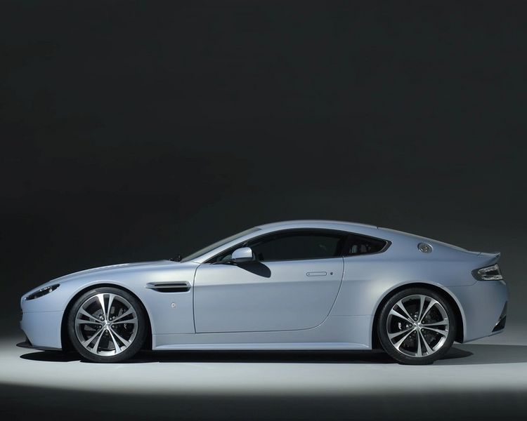 File:Aston Martin V12 Vantage RS 4.jpg