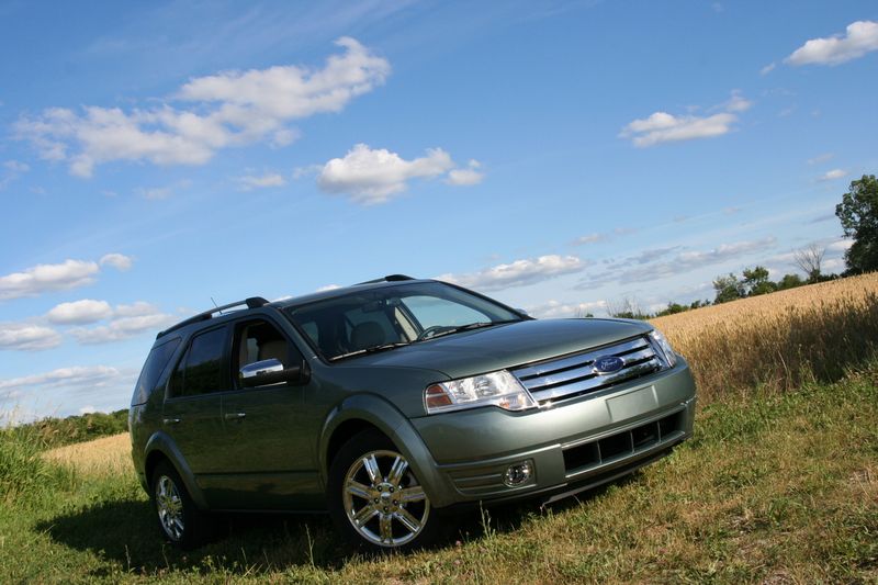 File:2008 Ford Taurus X.jpg
