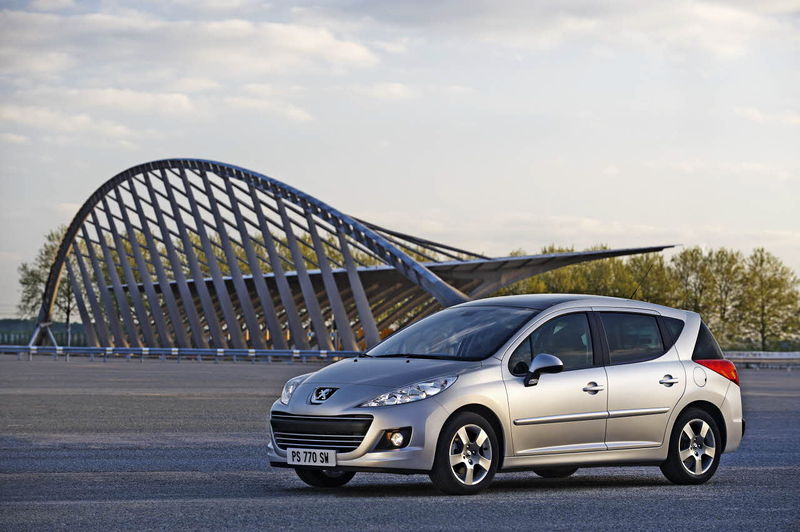 File:2010-Peugeot-207-SW-2.jpg
