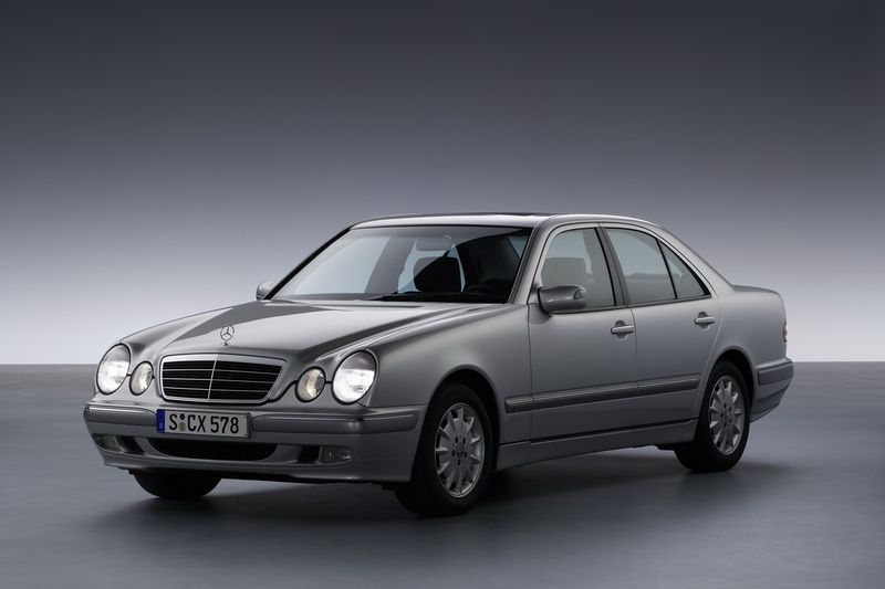 File:Mercedes-Benz W210 - 1995 to 2003.jpg