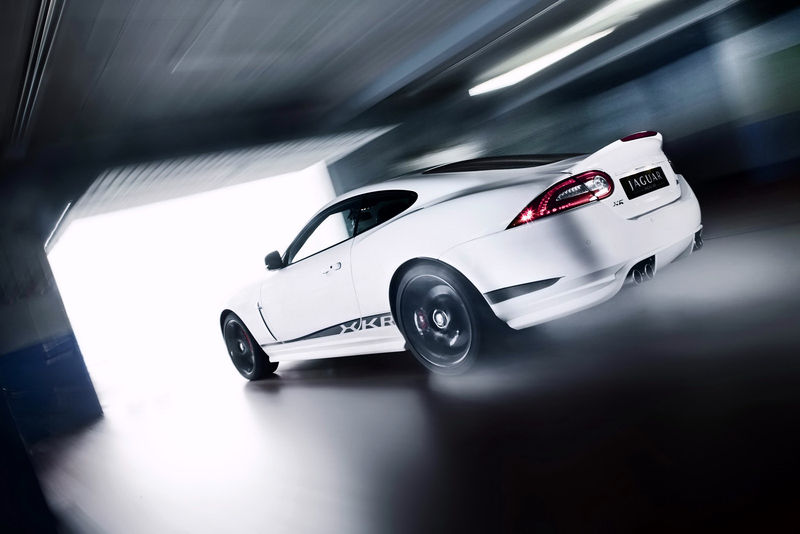 File:2011-Jaguar-XKR-Coupe-Packages-25.jpg