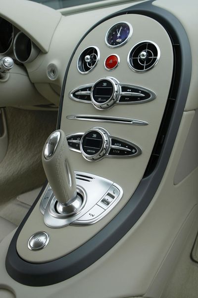 File:Bugatti-veyron-bleu-centenaire 2.jpg