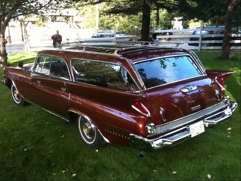 File:1961 Chrysler Town & Country Rear.jpg