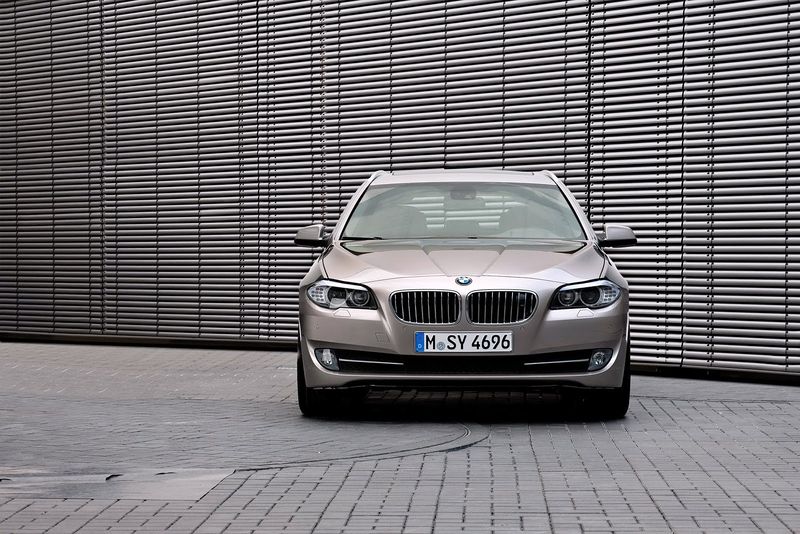 File:2011-BMW-5-Series-Touring-70.jpg