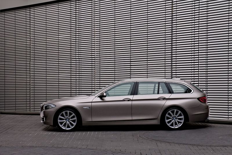 File:2011-BMW-5-Series-Touring-67.jpg