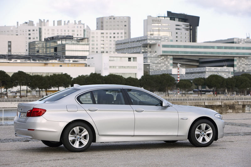 File:2011-BMW-5-Series-LWB-China-77.jpg