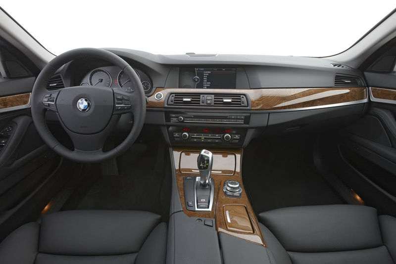 File:2011-BMW-5-Series-LWB-China-31.jpg