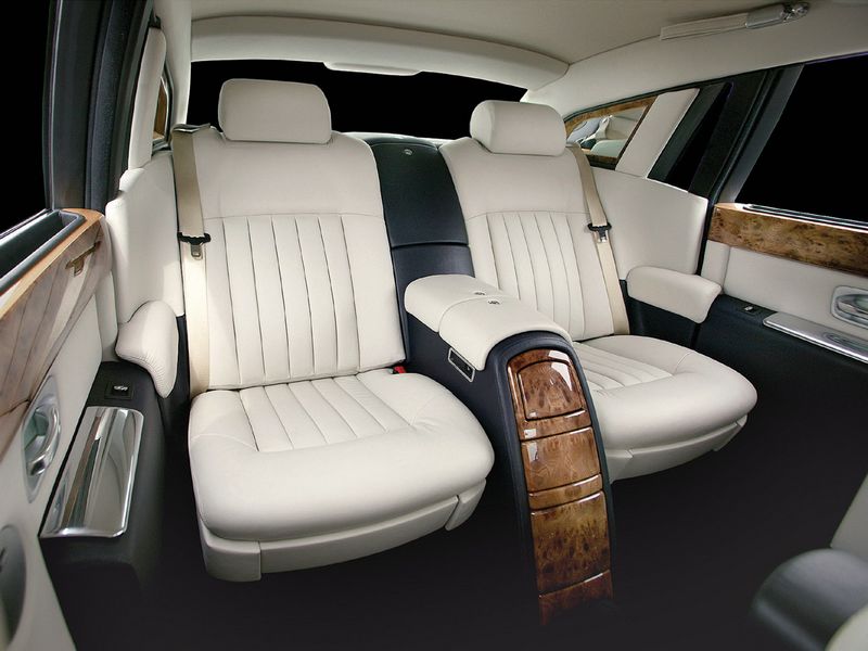 File:Rolls-Royce-Phantom-Rear-Seats.jpg