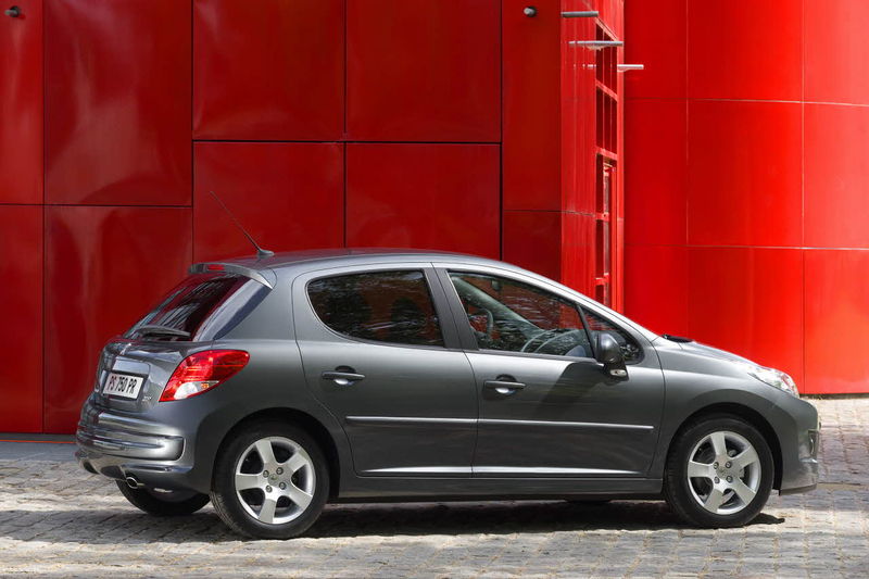 File:2010-Peugeot-207-5d-18.jpg