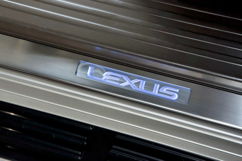 File:2010-Lexus-GX460-40.jpg