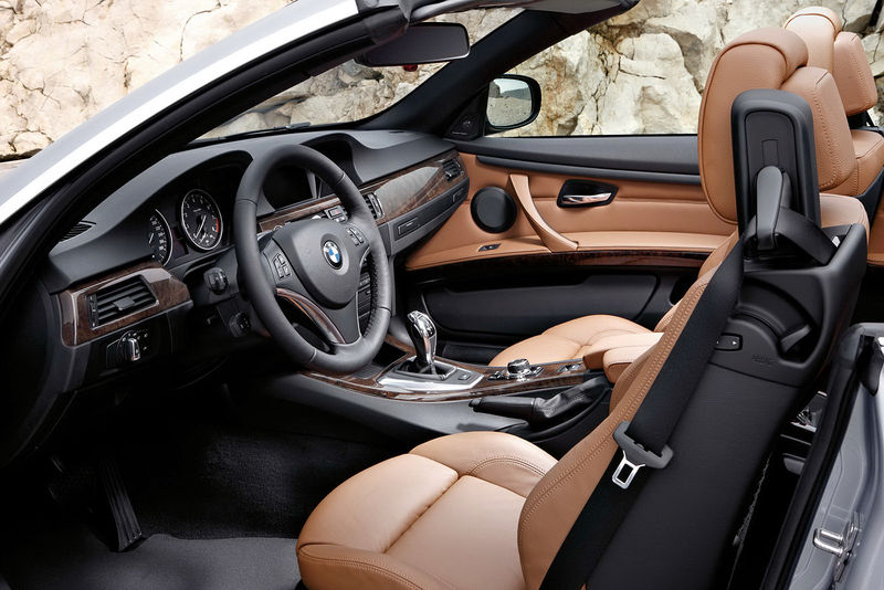 File:2011-BMW-3-Series-Coupe-Convertible-26.jpg