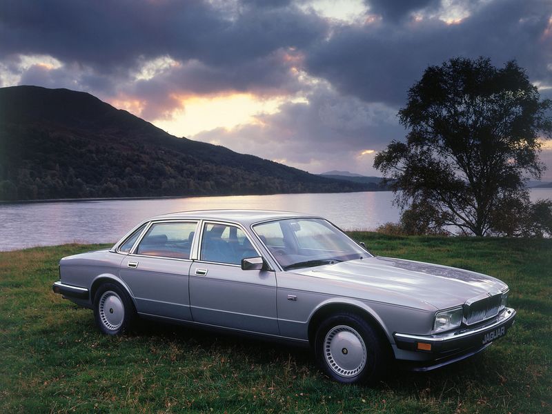 File:1986-1994-Jaguar-Sovereign-Silver-1280x960.jpg