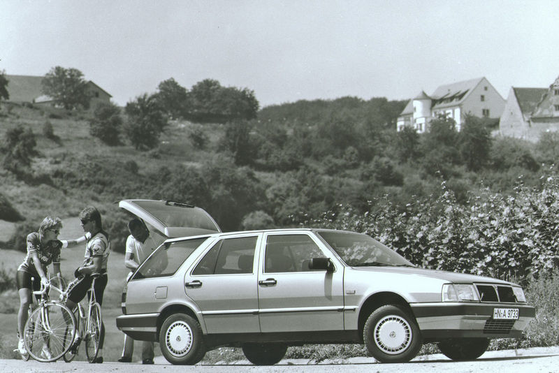 File:Carscoop-Lancia-Thema-7.jpg