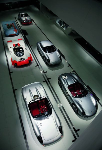 File:Porsche museum 008-0122-950x600.jpg